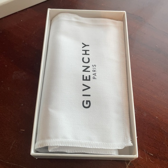 Givenchy iPhone X Case!!! 100% authentic - Picture 9 of 11